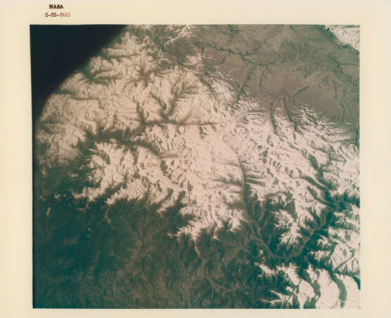 Views of Earth from space taken with the first Hasselblad space camera: Himalayas; Earth horizon; western Tibet; first infrared photograph, May 15-16, 1963 - Foto 1