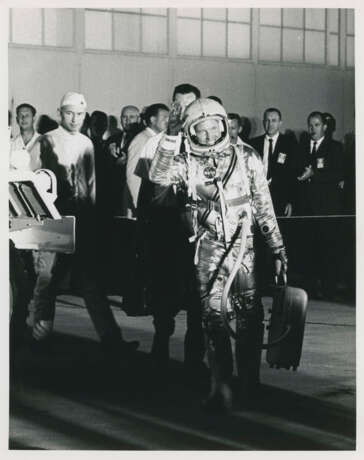 Lancement et activités préalables au lancement de la mission Faith 7 transportant Gordon Cooper dans son voyage de 22 orbites à travers l'espace; Contrôle de mission surveillant le vol, mai 1963 - photo 5