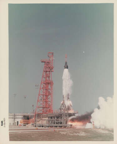 Lancement et activités préalables au lancement de la mission Faith 7 transportant Gordon Cooper dans son voyage de 22 orbites à travers l'espace; Contrôle de mission surveillant le vol, mai 1963 - photo 9