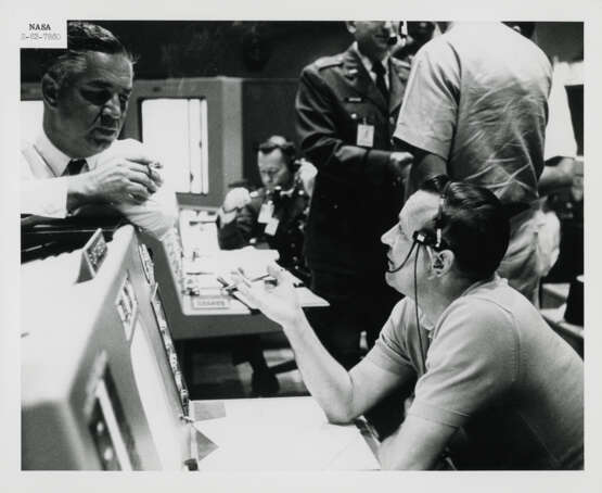 Lancement et activités préalables au lancement de la mission Faith 7 transportant Gordon Cooper dans son voyage de 22 orbites à travers l'espace; Contrôle de mission surveillant le vol, mai 1963 - photo 14