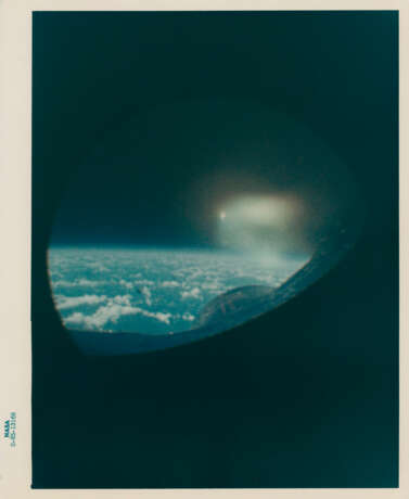 The Earth during atmospheric reentry; recovery of the unmanned spacecraft, January 19, 1965 - photo 1