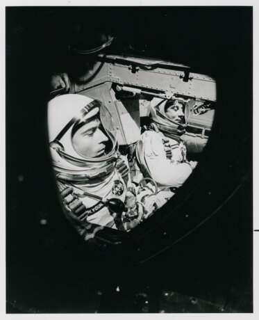 Photomontage of the launch; launch of the Titan rocket; Gus Grissom and John Young before liftoff, March 23, 1965 - Foto 9
