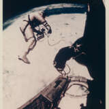 First US Spacewalk: views of Ed White returning to the spacecraft at the end of the EVA, June 3-7, 1965 - фото 3