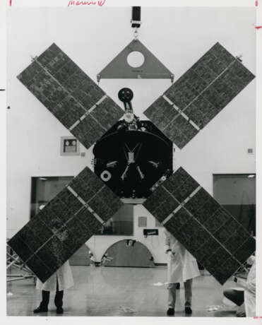 The historic first close-up photograph of Mars, July 15, 1965; the historic first Martian spacecraft Mariner IV, October 1964 - photo 3