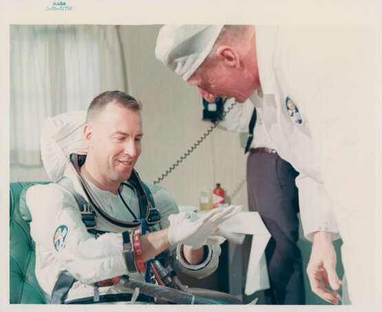 Frank Borman and James Lovell during countdown; the crew fully suited during tests; photomontage of the liftoff, December 1965 - фото 4