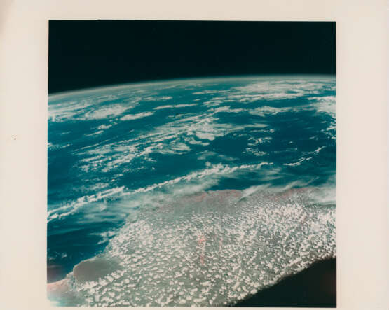Views of Earth from space: infrared photograph over Brazil; Mexico; cloud-covered Ocean; Socotra Island; Cuba; Haïti, December 4-18, 1965 - Foto 1