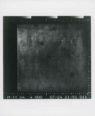 The 22 photographs of Mars transmitted by the first spacecraft to send close-up pictures of the Red Planet, July 15, 1965 - Foto 8