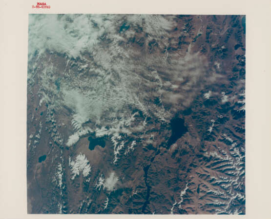 Views of Earth from space: horizon over China and Yangtze River; Baja California; light-struck shot over India; Japan; Tibet; Africa, August 21-29, 1965 - photo 12