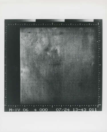 The 22 photographs of Mars transmitted by the first spacecraft to send close-up pictures of the Red Planet, July 15, 1965 - photo 12