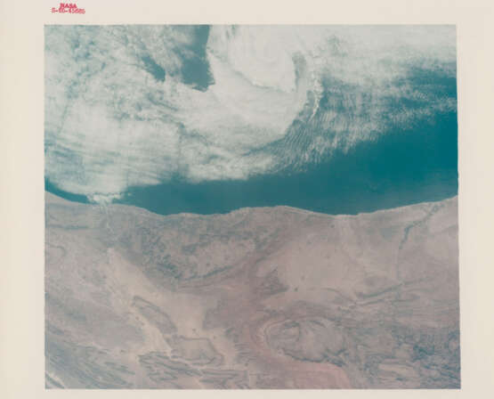 Views of Earth from space: horizon over China and Yangtze River; Baja California; light-struck shot over India; Japan; Tibet; Africa, August 21-29, 1965 - photo 17