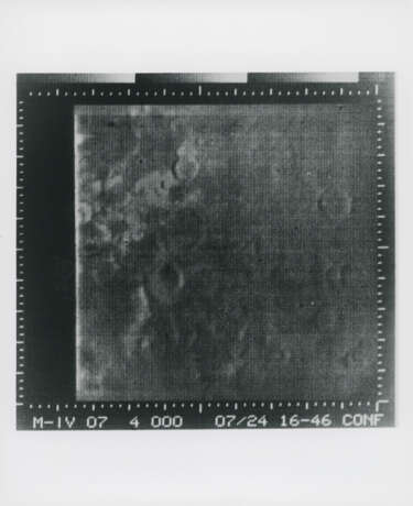 The 22 photographs of Mars transmitted by the first spacecraft to send close-up pictures of the Red Planet, July 15, 1965 - фото 14