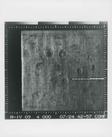 The 22 photographs of Mars transmitted by the first spacecraft to send close-up pictures of the Red Planet, July 15, 1965 - photo 18