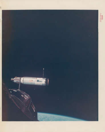 The Agena 10 docked with the spacecraft over the Earth; Agena 10 over the Earth, July 18-21, 1966 - фото 2