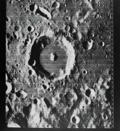 One of the first high resolution photographs [Large Format] of the backside on the Moon: Crater Korolev M and a small keyhole shaped crater, August 1966 - Foto 1