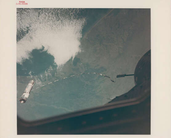 Views of Agena tethered to Gemini XII over the Earth horizon; over Houston and the Texas Gulf coast, November 11-15, 1966 - фото 3