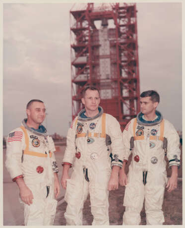 The ill-fated Apollo 1 crew; the first Apollo spacecraft; Edward White and Roger Chaffee preparing for the mission; the fatal fire, 1966-January 27, 1967 - фото 1