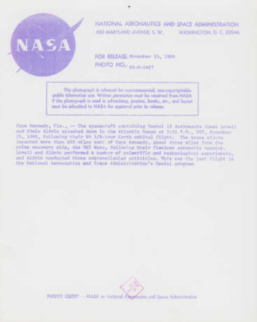 Buzz Aldrin in weightlessness; Earth horizon; congratulations at Mission Control; splashdown; President Johnson honoring the crew, November 1966-October 1967 - Foto 13