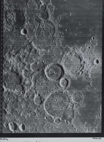 Moonscapes [Large Formats]: Crater Cleomedes, northern Sea of Crises; Craters Lavoisier and Von Braun, May 1967 - Foto 3