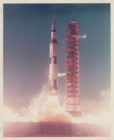 The first Saturn V rocket lifting off from Pad 39A; wide-angle view of the liftoff at Cape Kennedy, November 9, 1967 - фото 1