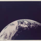 First color photograph of the whole Planet Earth; first color photograph of Earth taken beyond low orbit, November 9, 1967 - Foto 3
