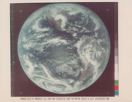 Color photographs of the full Planet Earth, January 20, 1968 and November 18, 1967 - Foto 1