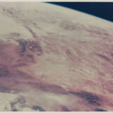 The expended Saturn SIVB stage over the Earth; views of Earth from space: Sunset; horizon over Los Angeles; Cape Kennedy, October 11-22, 1968 - Foto 5
