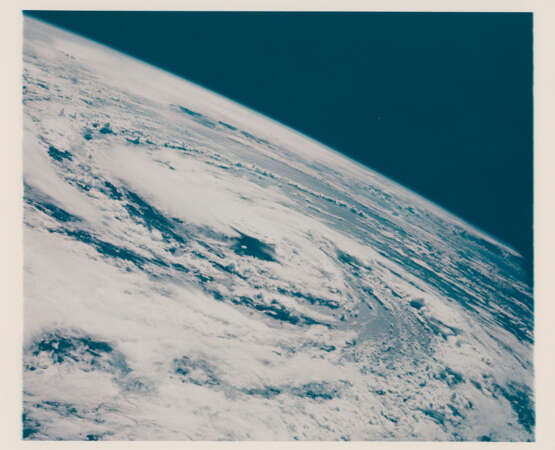 Views of Earth from space: Hurricane Gladys; horizon over Africa; Houston; Louisiana; fifth and sixth TV broadcasts from outer space, October 11-22, 1968 - фото 1