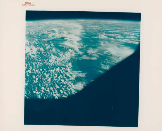 Views of Earth from space: Hurricane Gladys; horizon over Africa; Houston; Louisiana; fifth and sixth TV broadcasts from outer space, October 11-22, 1968 - Foto 3