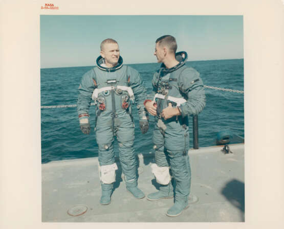 First mission to another world: the first lunar voyagers in the simulator; portraits of the crew; recovery training; space food, October-December 1968 - фото 8