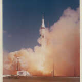 The first manned Apollo rocket heading to space; portraits of the crew; NASA officials and the Saturn IB at Complex 34; departure for space; liftoff, September-October 11, 1968 - Foto 19