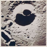 Farside moonscapes first seen by humans: “Keyhole shaped” crater; Crater Tsiolkovsky; brightly-rayed crater, bright crater, December 21-27, 1968 - Foto 1