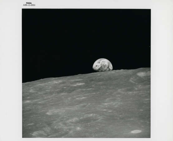 The first human-taken photograph of Earthrise, December 21-27, 1968 - Foto 1