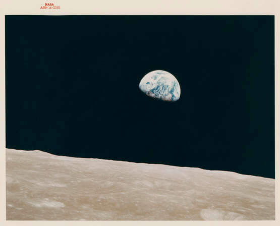 The first human-taken color photograph of Earthrise, December 21-27, 1968 - фото 1