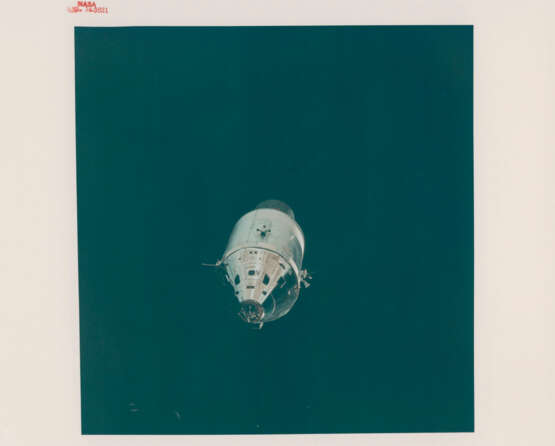 The CM Gumdrop over the Earth horizon and against the black sky of space; the LM Spider over the Earth, March 3-13, 1969 - photo 3