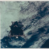 The CM Gumdrop over the Earth horizon and against the black sky of space; the LM Spider over the Earth, March 3-13, 1969 - Foto 5