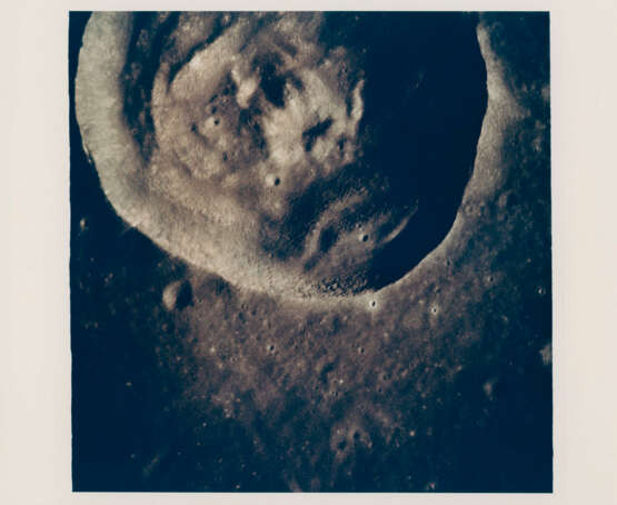 Moonscapes and craters: Maskelyne; Censorinus; area of Apollo 11 landing site; nearside highlands; Schmidt and Godin at Sunrise, May 18-26, 1969 - Foto 1