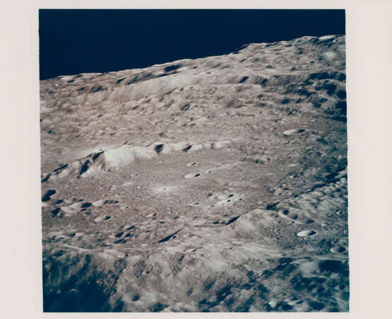 Moonscapes: colored lunar farside horizon; nearside terminator; triptych of farside Badlands; farside horizon, May 18-26, 1969 - фото 6