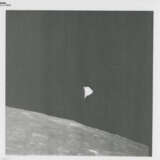 Moonscapes: colored lunar farside horizon; nearside terminator; triptych of farside Badlands; farside horizon, May 18-26, 1969 - Foto 12