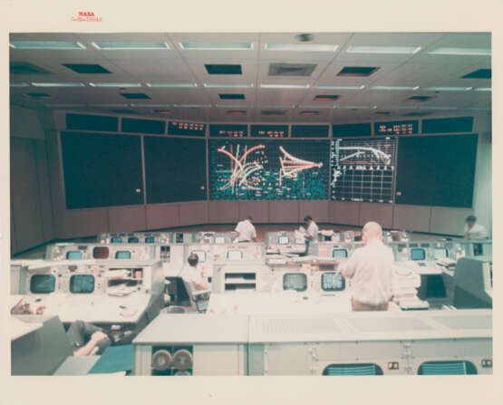 Houston’s Mission Control before the first lunar landing mission; departure for the Moon; Launch Control during countdown for launch, July 1969 - Foto 1