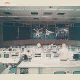 Houston’s Mission Control before the first lunar landing mission; departure for the Moon; Launch Control during countdown for launch, July 1969 - Foto 1