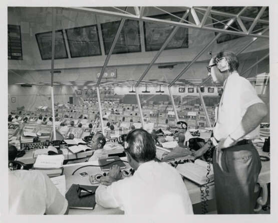 Houston’s Mission Control before the first lunar landing mission; departure for the Moon; Launch Control during countdown for launch, July 1969 - Foto 11