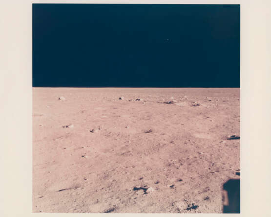 Lunar horizon over the Sea of Tranquillity after touchdown; shadow of the LM Eagle on the lunar surface after touchdown, July 16-24, 1969 - Foto 1