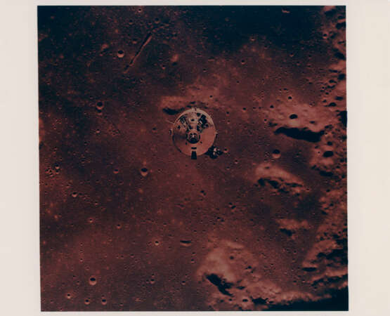 Eagle beginning its descent to the lunar surface; Columbia over the eastern Sea of Tranquility, July 16-24, 1969 - фото 3