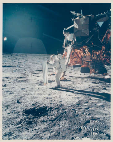 First photograph of a man standing on the surface of another world; TV picture of Neil Armstrong taking the photograph, July 16-24, 1969 - фото 1
