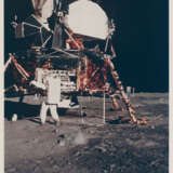 Buzz Aldrin removing scientific equipment from the LM Eagle; Eagle’s footpad; Aldrin and Eagle on the Moon, July 16-24, 1969 - Foto 1