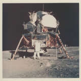 Buzz Aldrin removing scientific equipment from the LM Eagle; Eagle’s footpad; Aldrin and Eagle on the Moon, July 16-24, 1969 - Foto 5