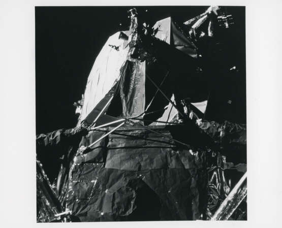 The golden landing leg of Eagle; lunar surface close-up taken with the 35mm stereo camera; close-ups of the LM and view of its ascent stage, July 16-24, 1969 - photo 10