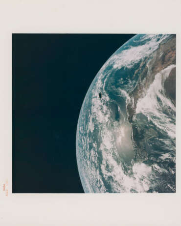 The Earth with the Spacecraft-LM Adapter drifting near the horizon; the Earth after translunar injection, November 14-24, 1969 - photo 1