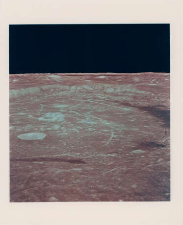 Moonscapes during the first orbits: lunar Sunrise; telephotographs over the nearside; views of the curved farside horizon, November 14-24, 1969 - Foto 3