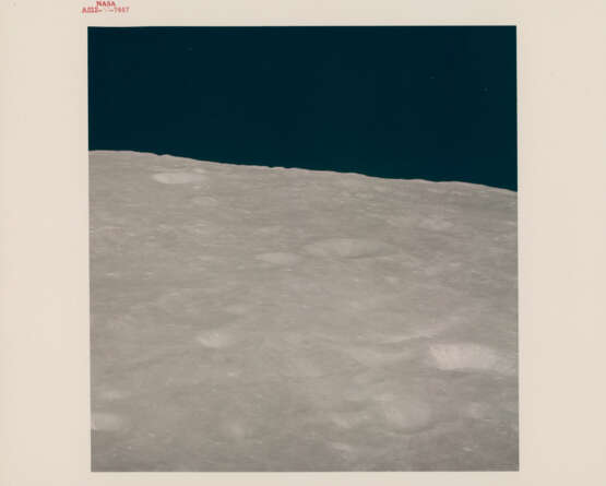 Moonscapes during the first orbits: lunar Sunrise; telephotographs over the nearside; views of the curved farside horizon, November 14-24, 1969 - Foto 9